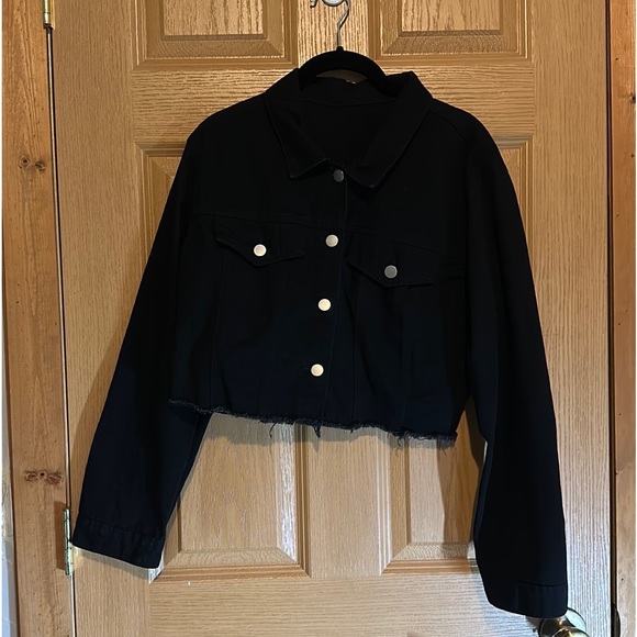 Flap Detail Raw Hem Crop Denim Black Jacket - Picture 2 of 2